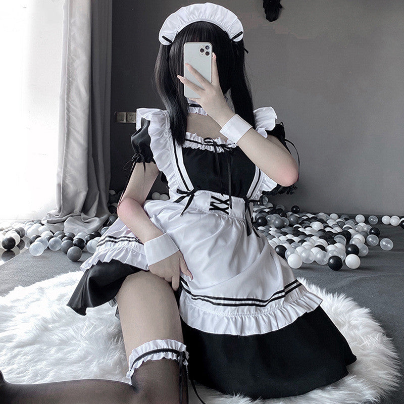 Soft Girl Japanese Lolita Maid Maid Costume Cosplay — in use