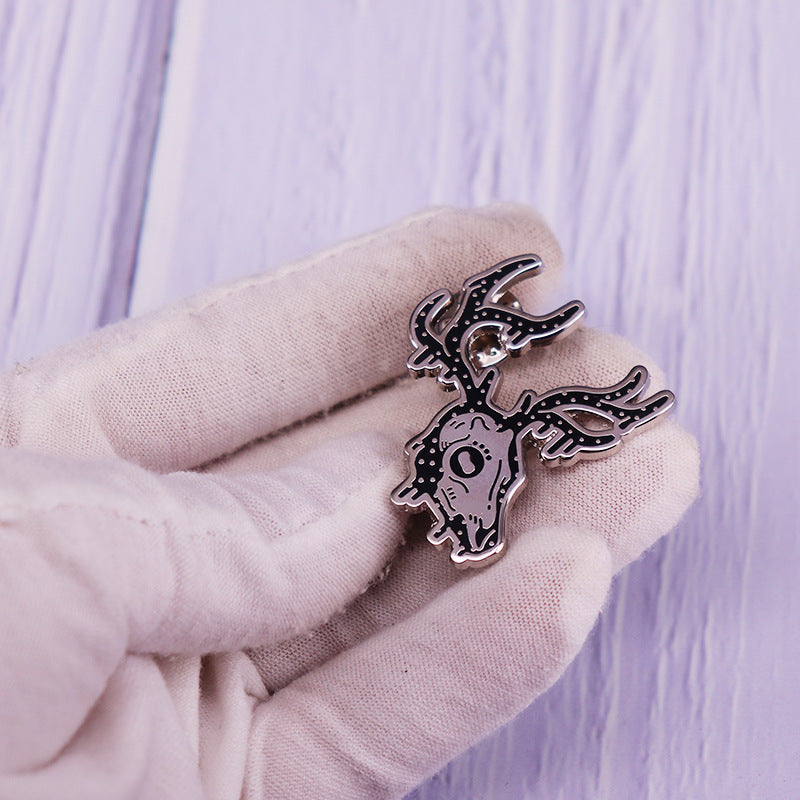 Starry Deer Skull Enamel Pin Ghost Elk Badge Pagan Gothic Jewelry — packaging