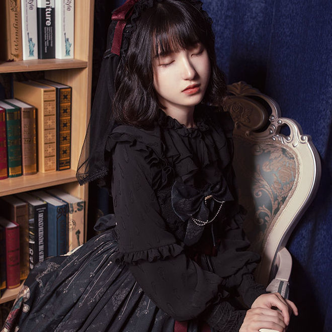 Lolita Full Set Of Lolita Western Style Genuine Student Sling Dress — scale reference