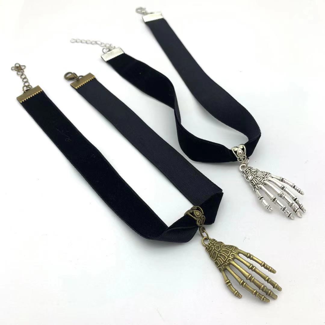 Ghost Claw Palm Retro Velvet Band Necklace | Magic Stories