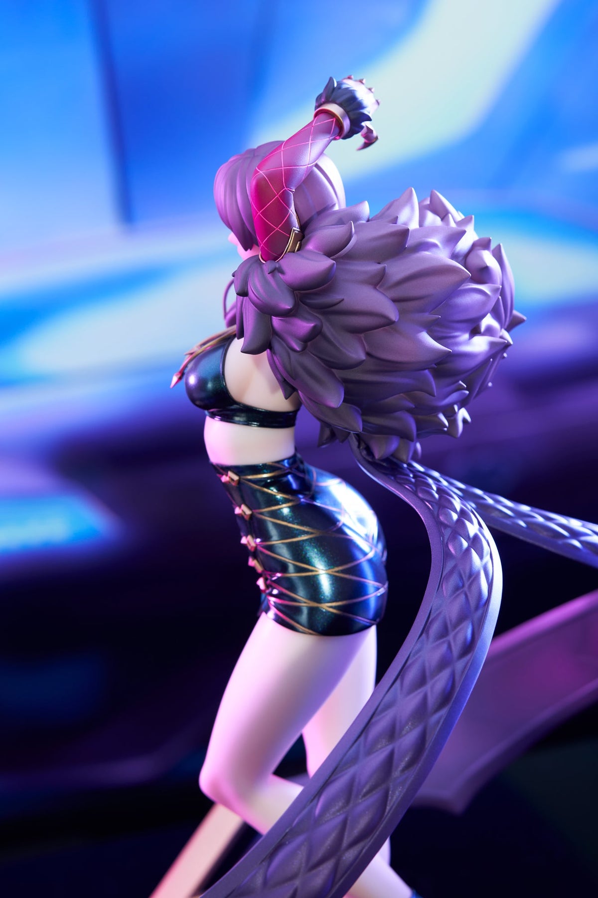 League of Legends K/DA Evelynn 1/7 Complete Figure — in use