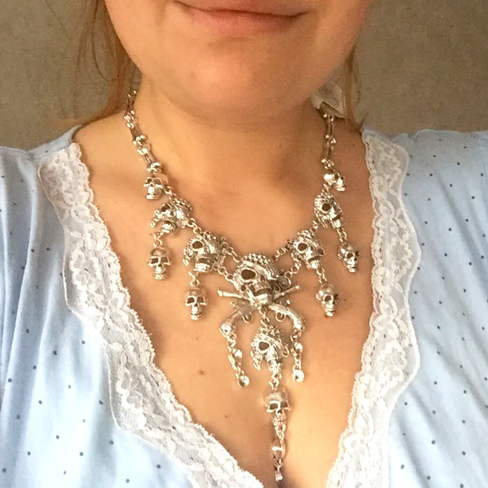 Vintage Skull Necklace - Halloween — packaging