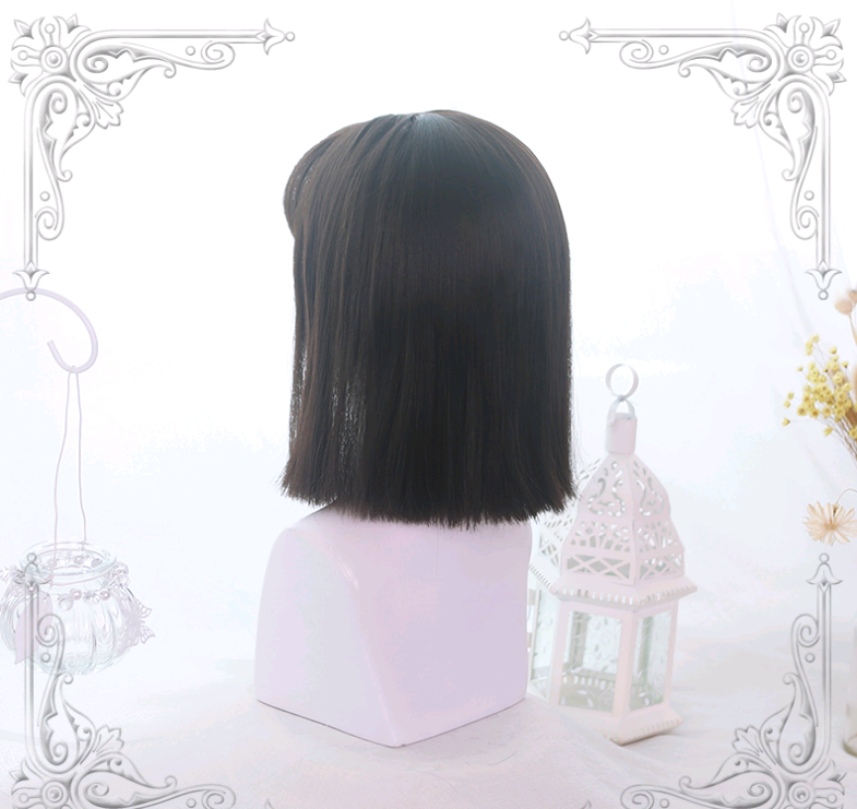 Lolita wig in the long shoulder straight wig — side view