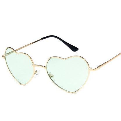 Fashion Harajuku Girls Ocean Film Sunglasses — in use