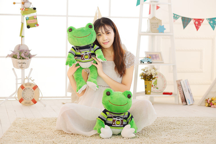 Healing Cartoon Smiling Frog Plush Doll Toy — scale reference