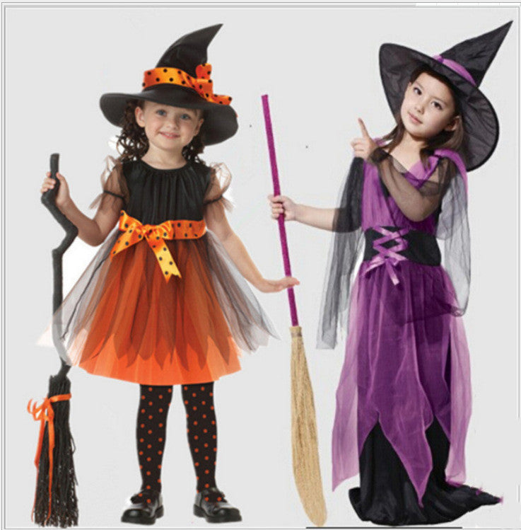 Halloween child witch costume — detail