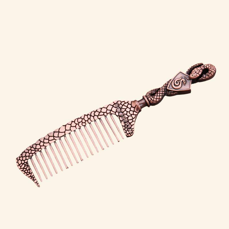 Wizard House Retro Metal Hair Comb — detail