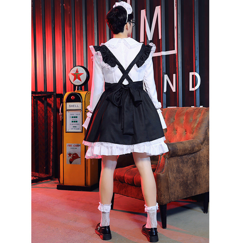 Maid in lolita dress — detail
