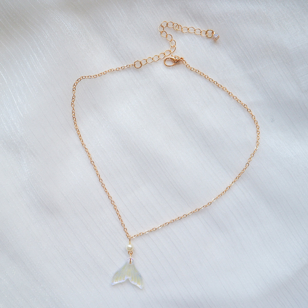 Mermaid Tail Pearl Tail Simple Necklace — detail