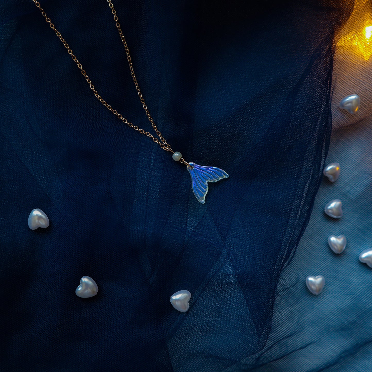 Mermaid Tail Pearl Tail Simple Necklace — side view