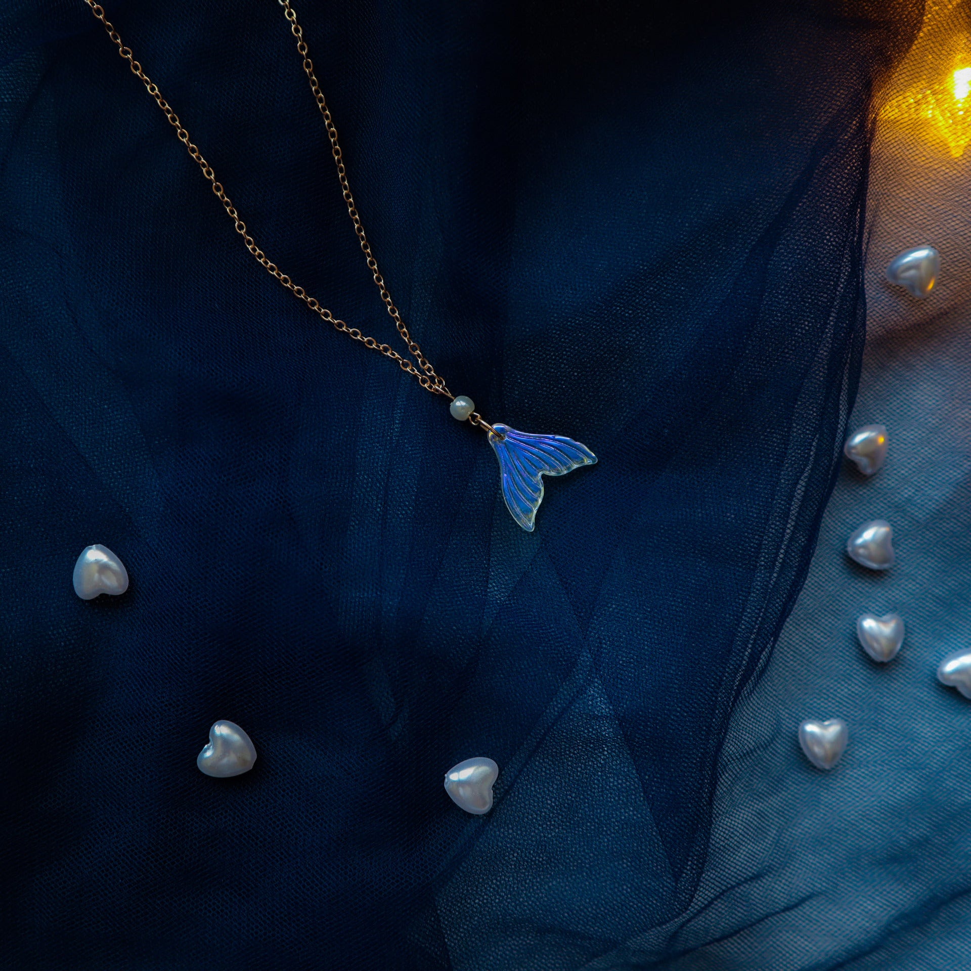 Mermaid Tail Pearl Tail Simple Necklace — side view