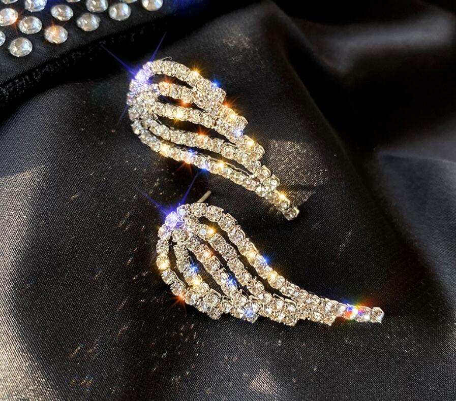 Angel wings earrings — detail