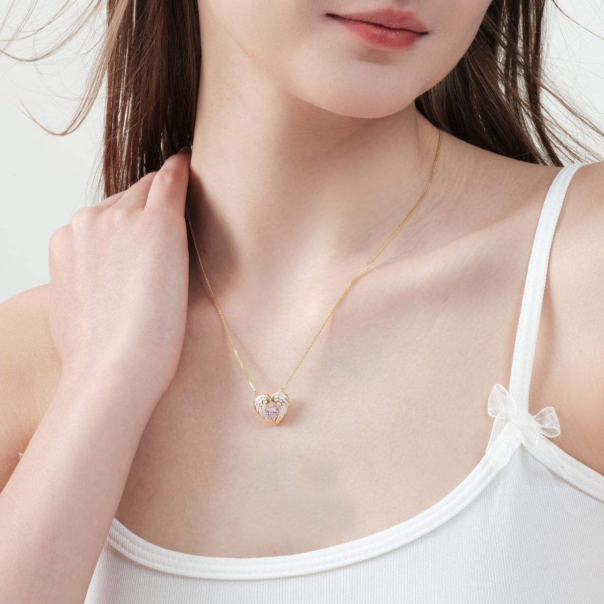 Angel Wings Heart-shaped Collarbone Necklace Angel Wings Oil Dripping Lady — in use