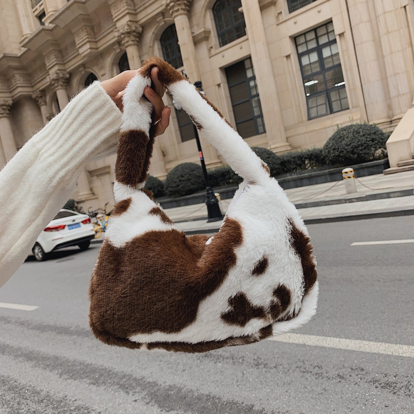 New Plush Harajuku Style Cow Fashion Plush Simple Personality Crossbody Bag — side view