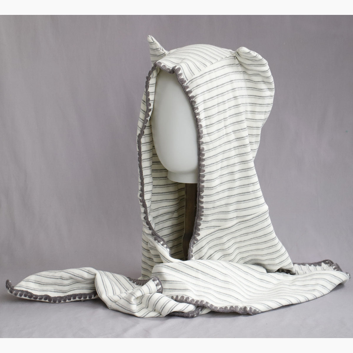 Retro Winter Scarf Hat With Devil Horns For Women Cute Lace Trim — side view