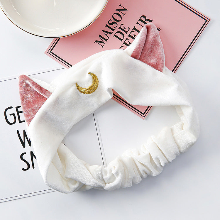 Beautiful girl cat ears series hair band wash face makeup yoga hair band headband — in use