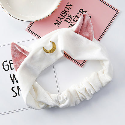 Beautiful girl cat ears series hair band wash face makeup yoga hair band headband — in use