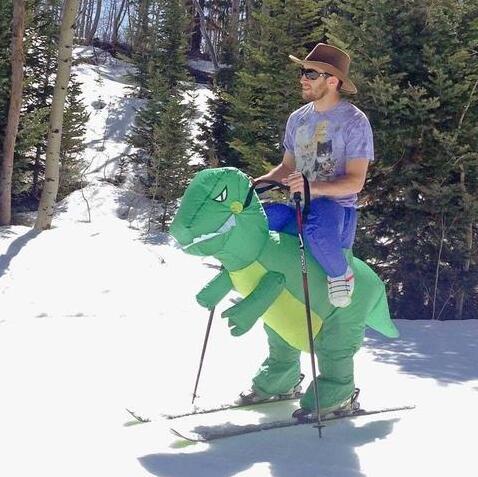 Inflatable dinosaur costume | Magic Stories