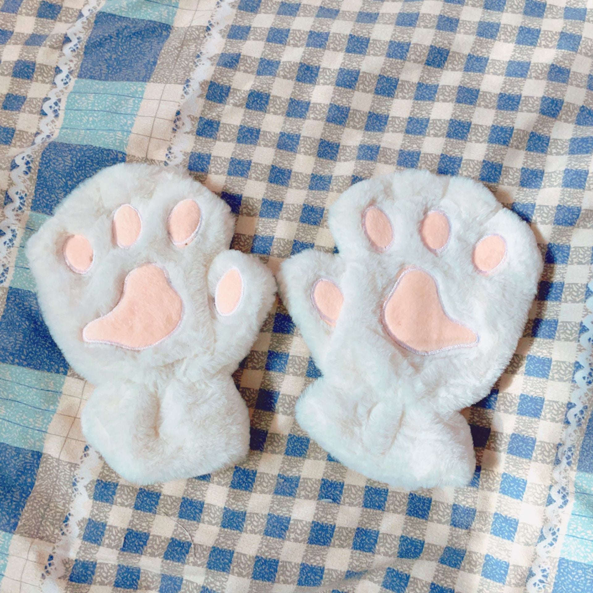 Cute Cat Claw Plush Gloves Female Winter Fleece-lined Warm Half Finger — in use