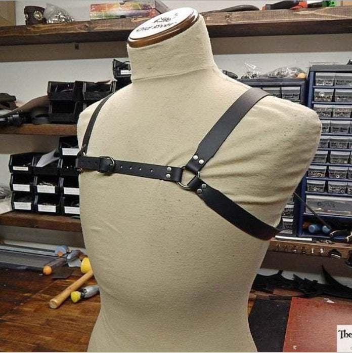 Medieval Warrior PU Leather Shoulder Armor - Cosplay Prop — side view