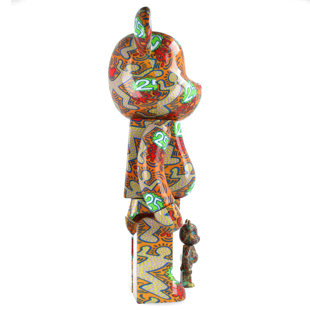 400% + 100% Bearbrick Keith Haring Special BWWT — in use