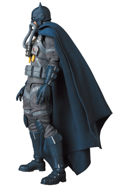 Batman: Hush MAFEX No.166 Batman (Stealth Jumper Ver.) — in use