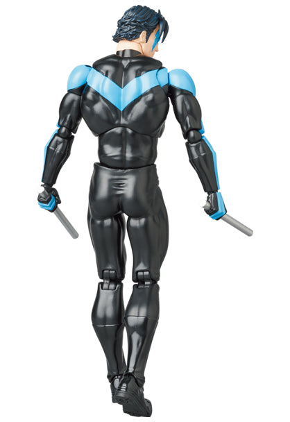 MAFEX NIGHTWING (BATMAN: HUSH Ver.) — in use