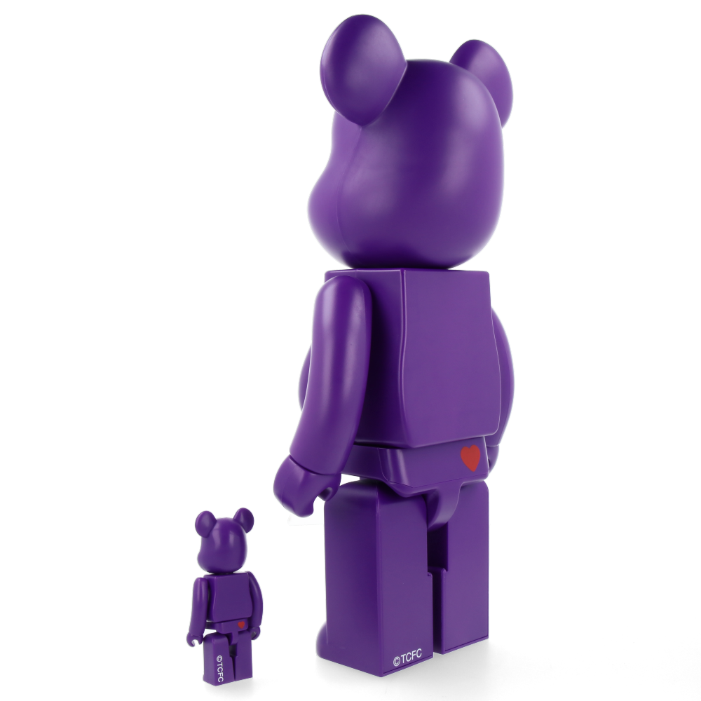 400% + 100% Bearbrick Rainbow Heart Bear — detail