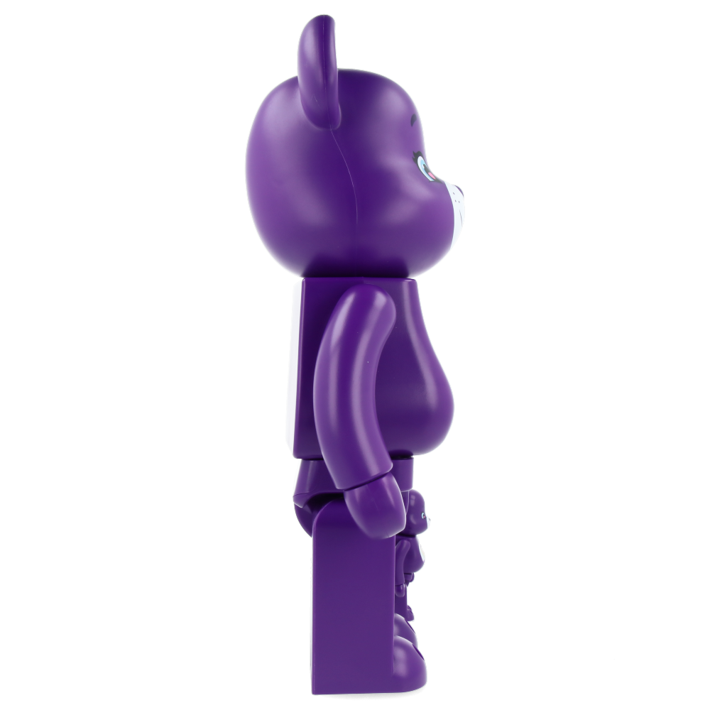 400% + 100% Bearbrick Rainbow Heart Bear — in use