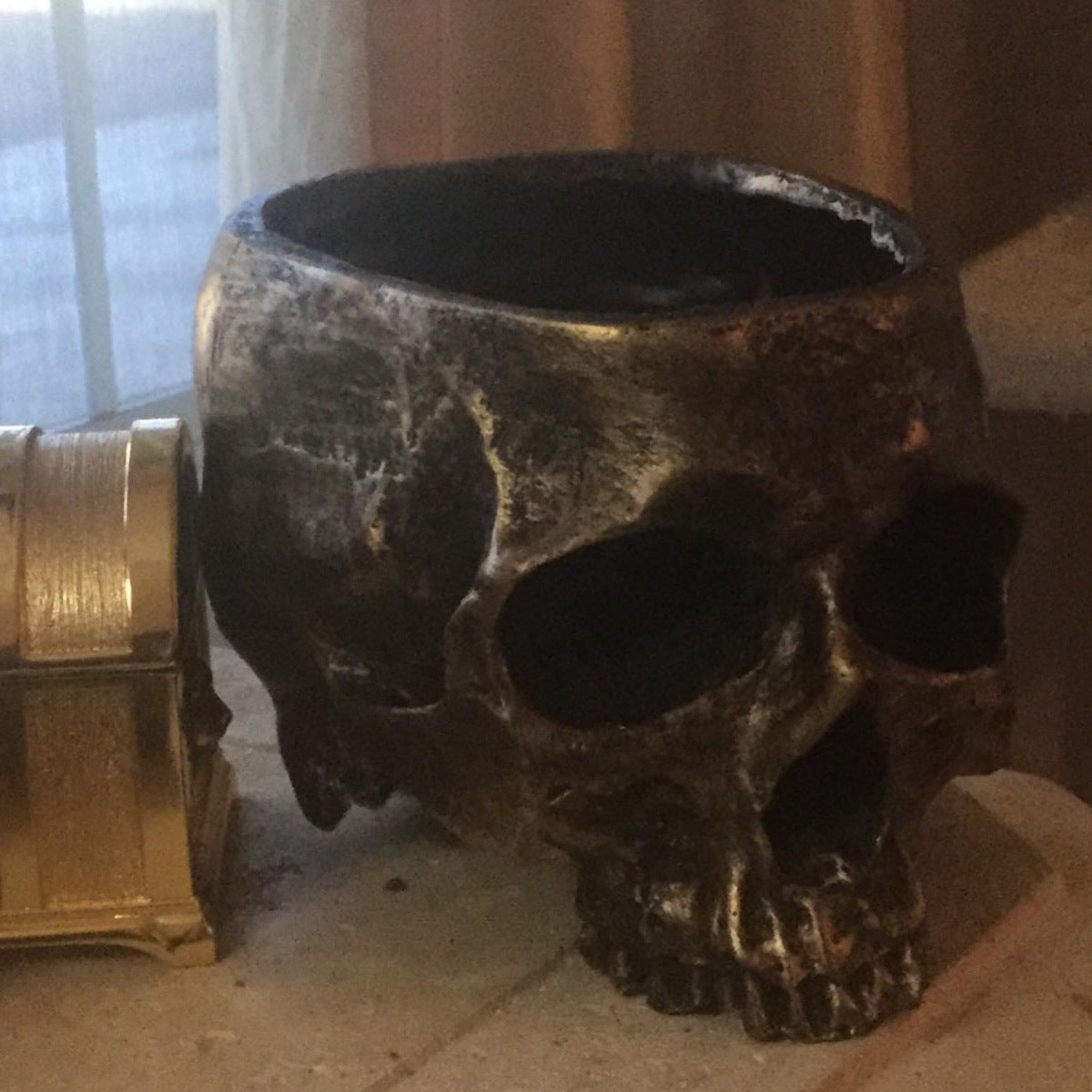Halloween Prop Creative Resin Skull Flowerpot — detail