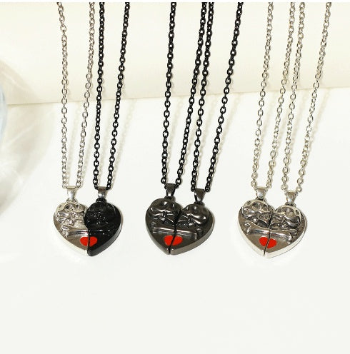 Skull Heart Magnetic Couple Necklace - Halloween — detail