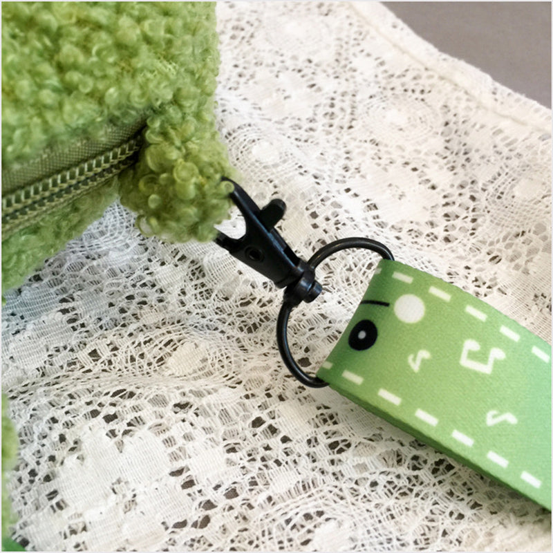 Fashion New Frog Doll Bag Plush — in use