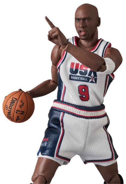 MAFEX No. 132 Michael Jordan (1992 TEAM USA) — packaging