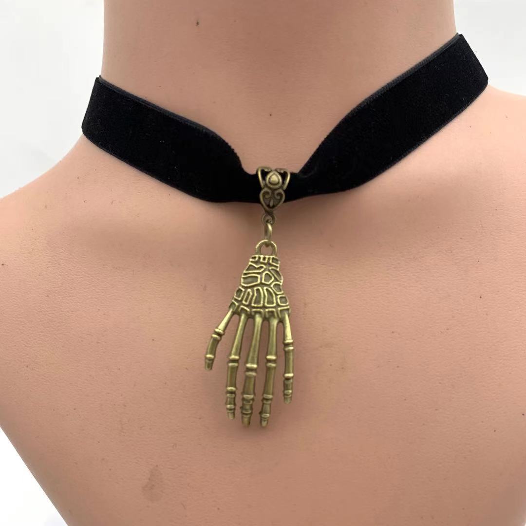 Ghost Claw Palm Retro Velvet Band Necklace | Magic Stories