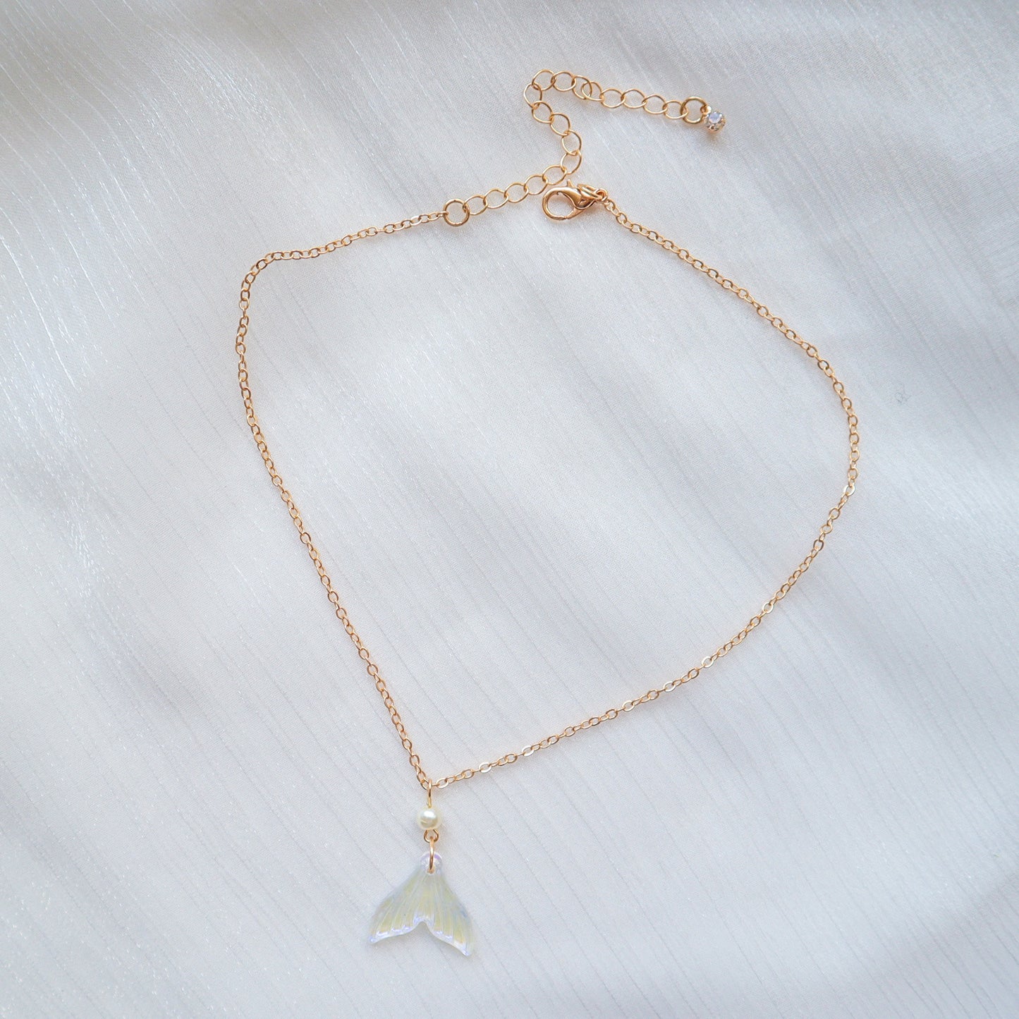 Mermaid Tail Pearl Tail Simple Necklace — scale reference