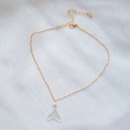 Mermaid Tail Pearl Tail Simple Necklace — scale reference