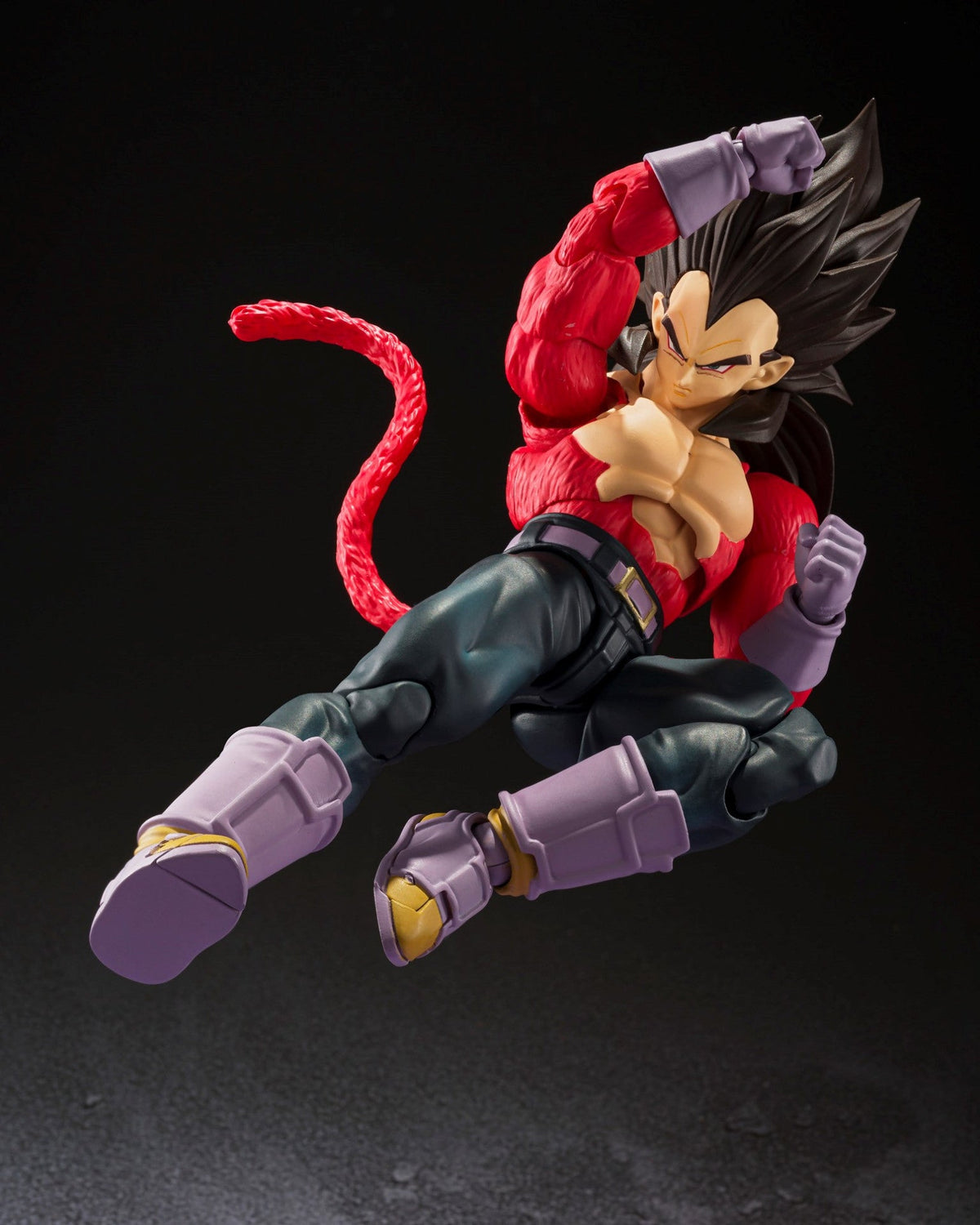 Dragon Ball GT S.H.Figuarts Super Saiyan 4 Vegeta — in use