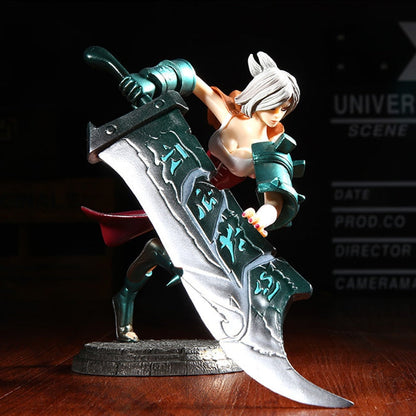 League of Legends Figure Duo — Irelia 25cm + Riven — back view