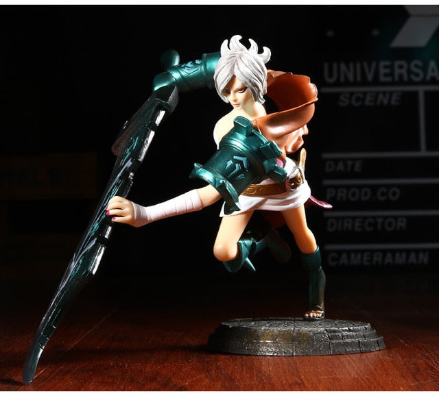 League Of Legends | Riven Toys Figure — side view